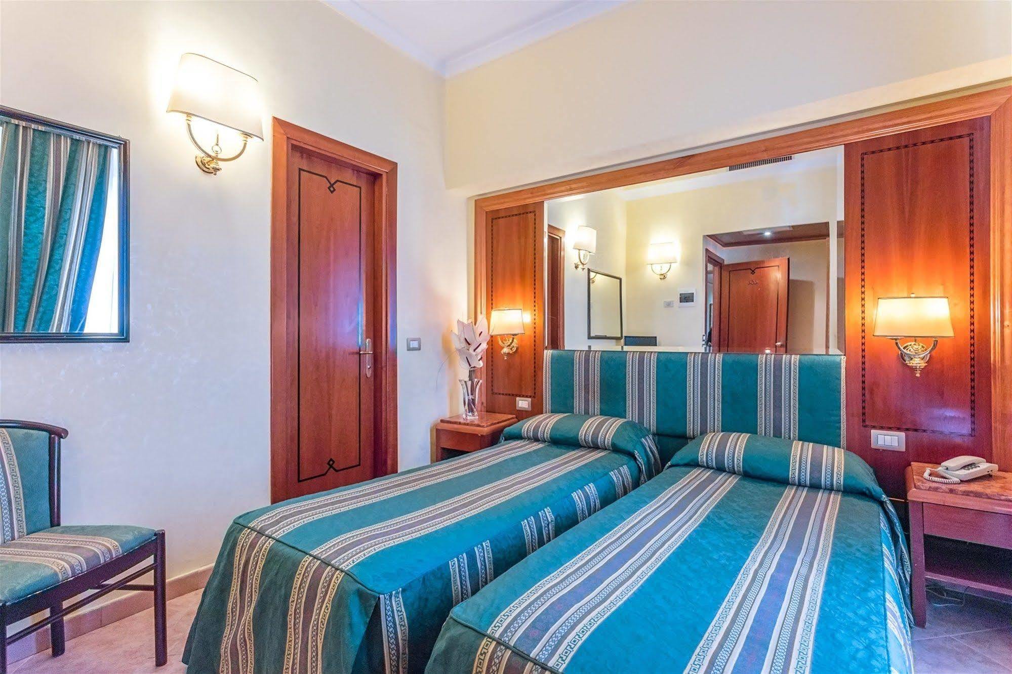 Raeli Hotel Lux Roma Exterior foto